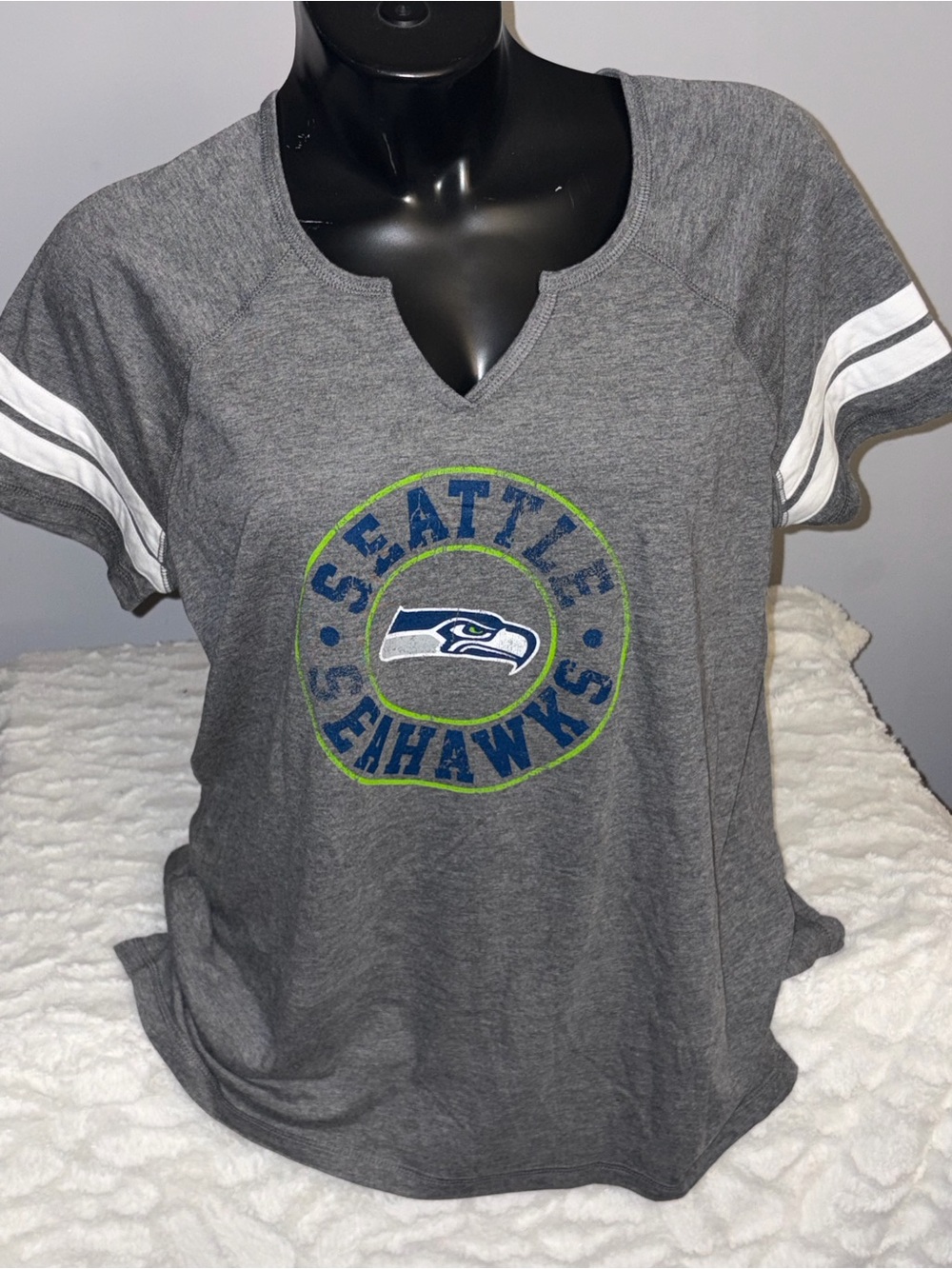 Seattle Seahawks NFL Football Short Sleeve Split Neck Tee Shirt Womens Large